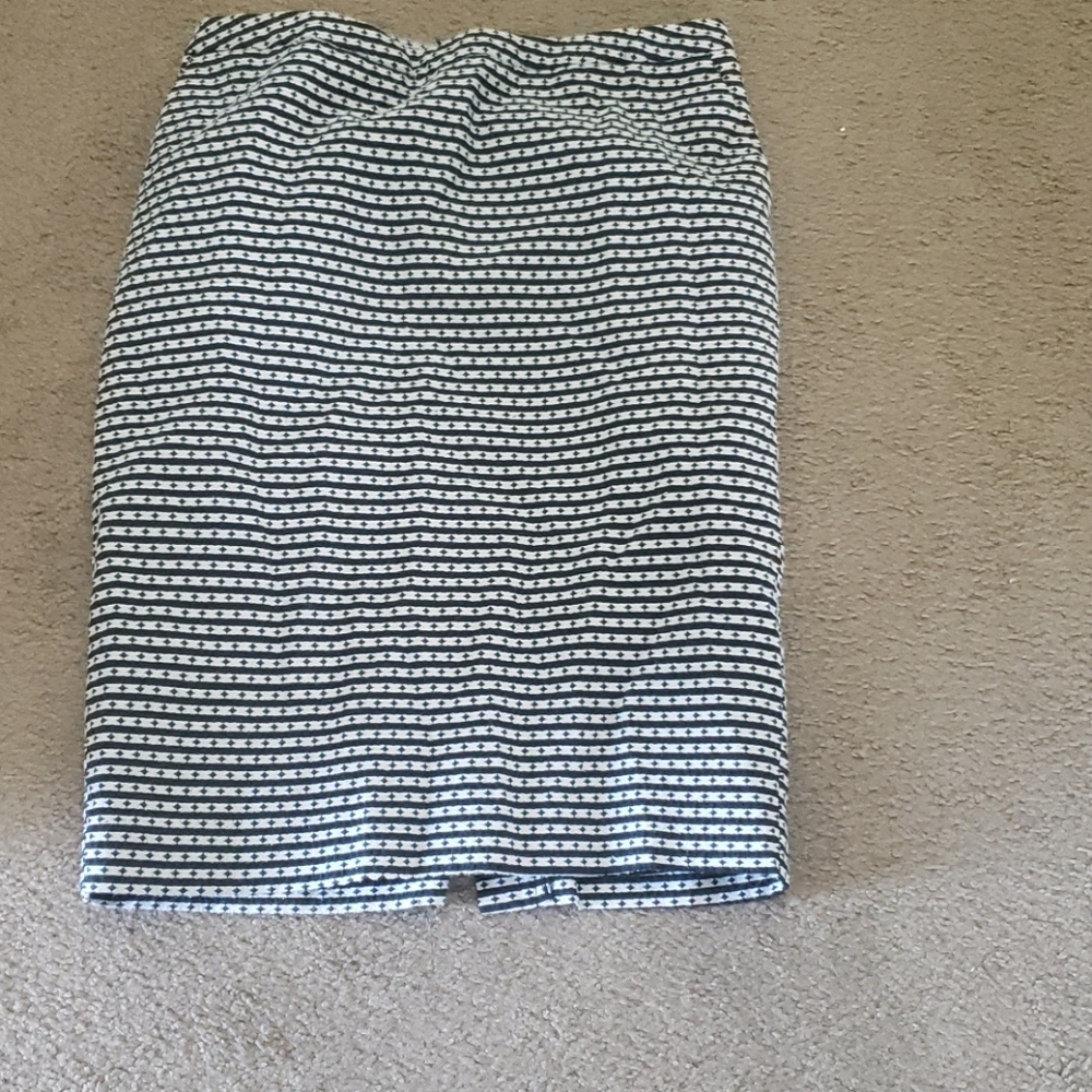 Black and wite pencil skirt